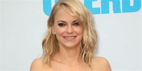 Anna Faris poses totally naked for new campaign